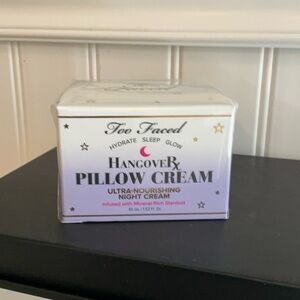❗️SALE❗️Too Faced Hangover Pillow Cream - Purple.